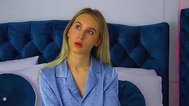 Snapshot of VictoriaHopsons chatting on 09-22-25, 07:36 VictoriaHopsons online show from 09-22-25, 07:36