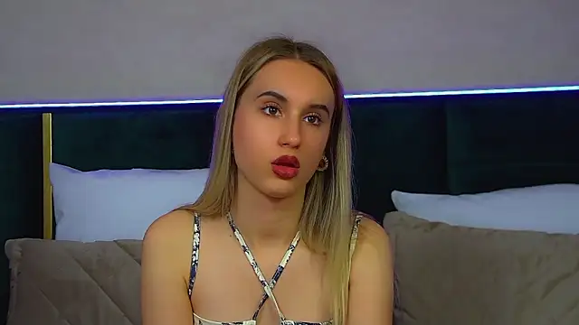 Snapshot of VictoriaHopsons chatting on 09-24-25, 06:25 VictoriaHopsons online show from 09-24-25, 06:25