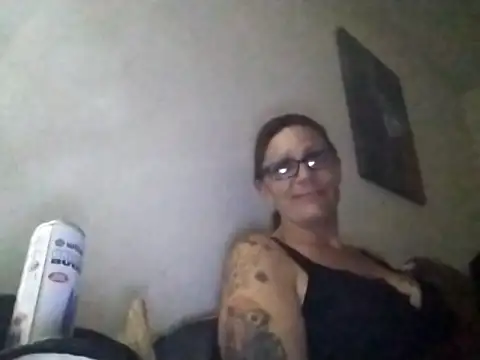 SparklesB1tch online show from 10-18-25, 01:02