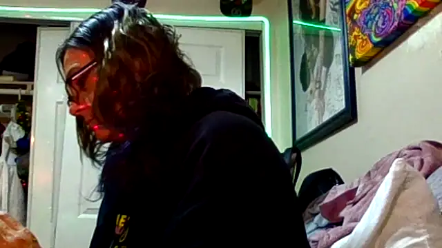 SparklesB1tch online show from 12-16-25, 09:13