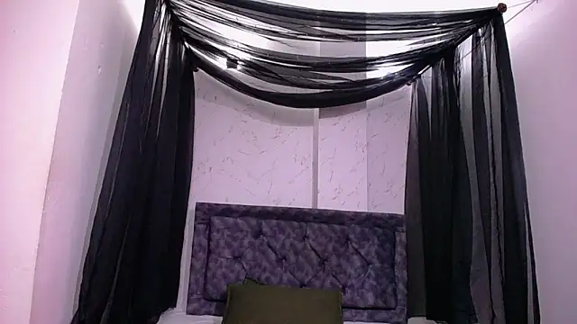 mia  thomson  online show from 12-20-25, 03:04