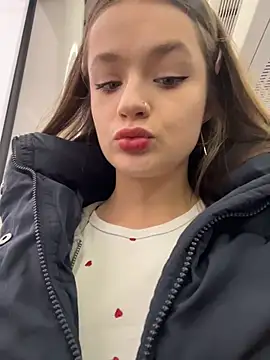 KittyQueeny online show from 12-15-25, 12:11