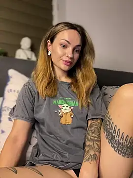 SaraLow online show from 10-01-25, 01:11