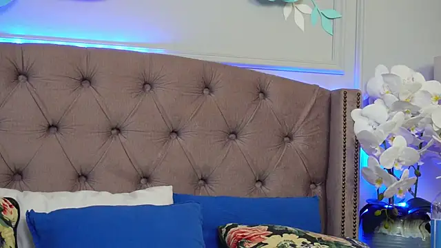 JenniferLovve online show from 10-18-25, 03:41