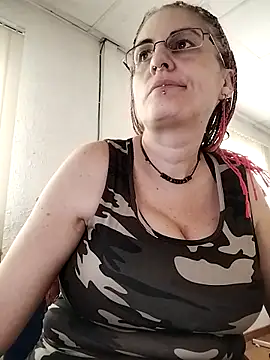 Snapshot of est_82 chatting on 09-15-25, 07:53 est 82 online show from 09-15-25, 07:53