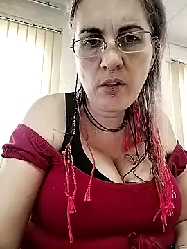 Snapshot of est_82 chatting on 09-11-25, 09:42 est 82 online show from 09-11-25, 09:42