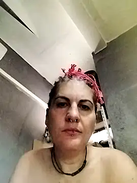 Snapshot of est_82 chatting on 10-02-25, 09:01 est 82 online show from 10-02-25, 09:01