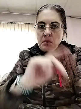 Snapshot of est_82 chatting on 10-16-25, 07:38 est 82 online show from 10-16-25, 07:38