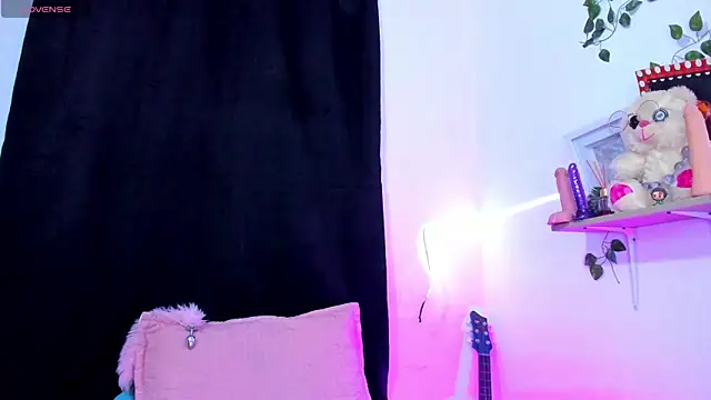 Cooperrosscute233 online show from 10-20-25, 03:23