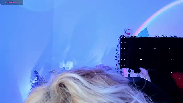 Cooperrosscute233 online show from 11-18-25, 12:15