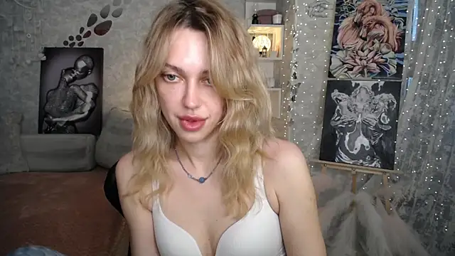 Snapshot of NickyAdamidi chatting on 06-11-26, 04:15 NickyAdamidi online show from 06-11-26, 04:15