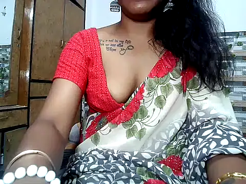 Snapshot of HOT_AARVI11 chatting on 10-13-25, 03:35 HOT AARVI11 online show from 10-13-25, 03:35