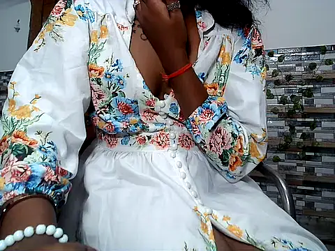 Snapshot of HOT_AARVI11 chatting on 09-23-25, 04:03 HOT AARVI11 online show from 09-23-25, 04:03