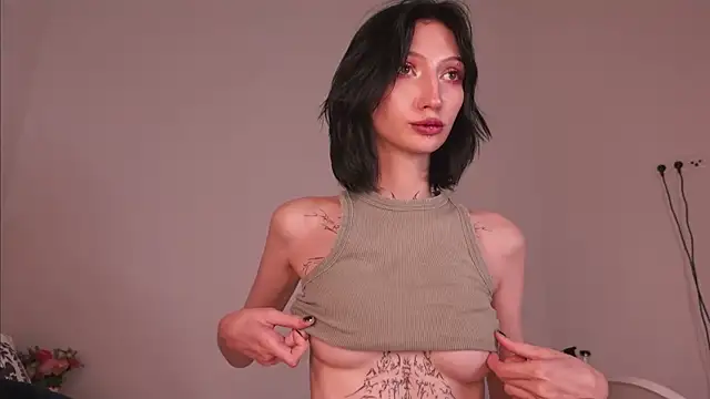 Snapshot of May_suki chatting on 09-17-25, 06:43 May suki online show from 09-17-25, 06:43