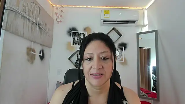 Snapshot of tatiana_sofiaa chatting on 10-10-25, 02:07 tatiana sofiaa online show from 10-10-25, 02:07