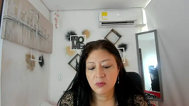 Snapshot of tatiana_sofiaa chatting on 09-27-25, 01:28 tatiana sofiaa online show from 09-27-25, 01:28
