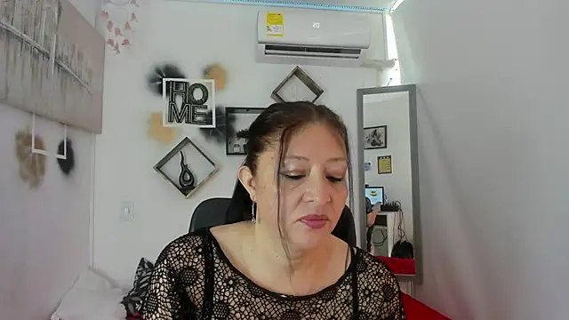 Snapshot of tatiana_sofiaa chatting on 09-23-25, 01:18 tatiana sofiaa online show from 09-23-25, 01:18