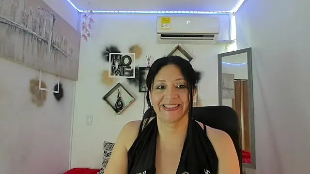 Snapshot of tatiana_sofiaa chatting on 10-20-25, 01:33 tatiana sofiaa online show from 10-20-25, 01:33