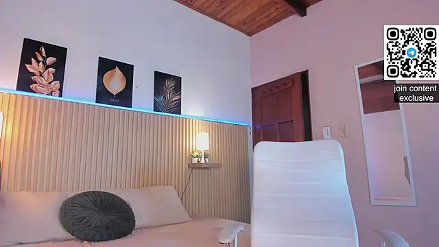 Sirenita petitexoxo online show from 10-08-25, 12:28