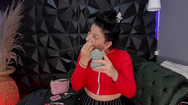 helenasaenz online show from 12-19-25, 12:29