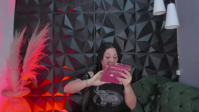 helenasaenz online show from 12-15-25, 12:22