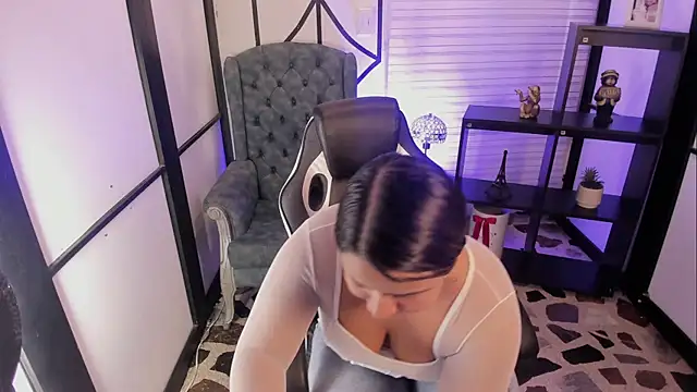 ElaBourn  online show from 10-10-25, 01:34