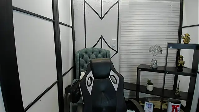 ElaBourn  online show from 09-20-25, 12:43