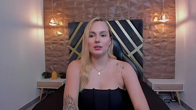 Emmaa white  online show from 12-18-25, 05:17