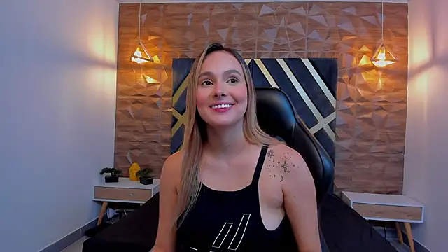 Emmaa white  online show from 11-10-25, 05:18