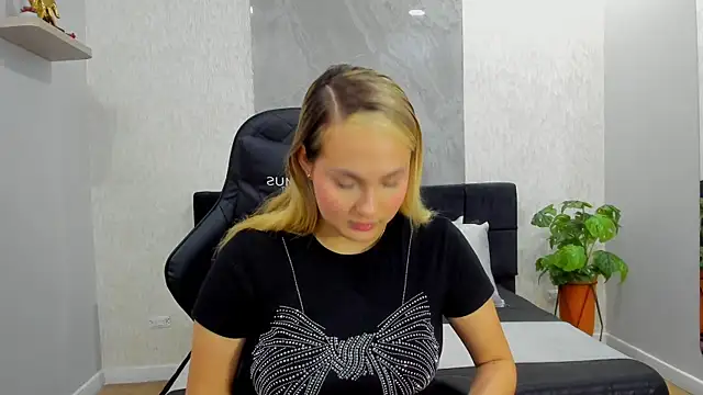 Emmaa white  online show from 05-12-26, 05:30