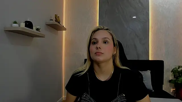 Emmaa white  online show from 05-20-26, 05:32