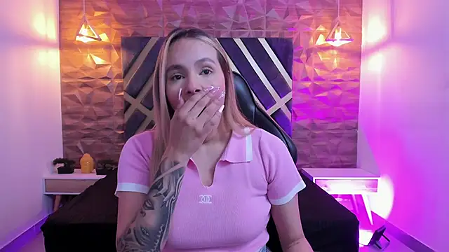 Emmaa white  online show from 02-14-26, 05:24