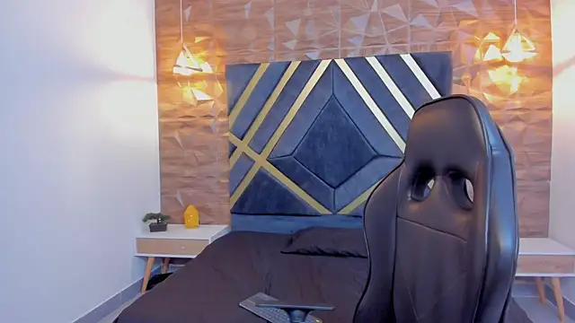 Emmaa white  online show from 11-14-25, 05:16