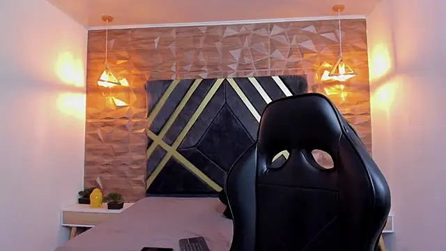 Emmaa white  online show from 04-15-26, 07:58