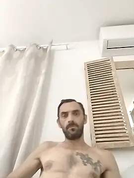 hotmen83 online show from 10-11-25, 08:43