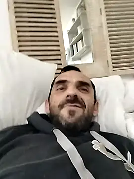 hotmen83 online show from 10-04-25, 09:11