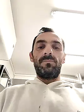 hotmen83 online show from 10-10-25, 06:03