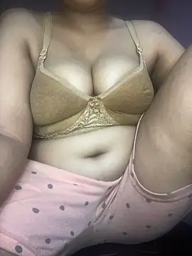 Snapshot of mona_15 chatting on 10-19-25, 10:34 mona 15 online show from 10-19-25, 10:34