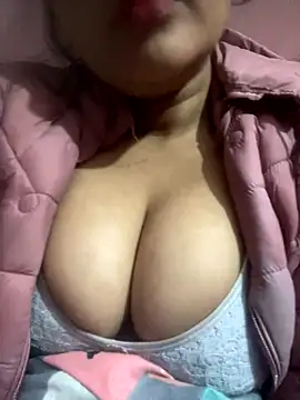 Snapshot of mona_15 chatting on 01-05-26, 10:24 mona 15 online show from 01-05-26, 10:24