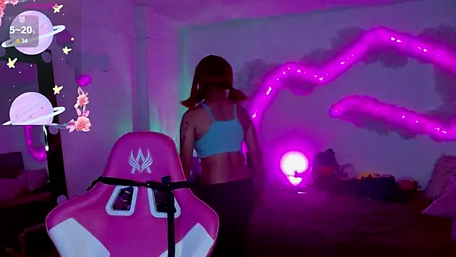 larah uwu online show from 10-10-25, 07:47