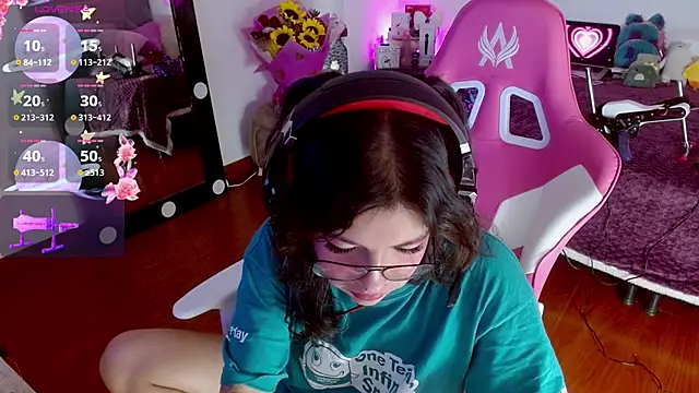 larah uwu online show from 09-27-25, 07:42