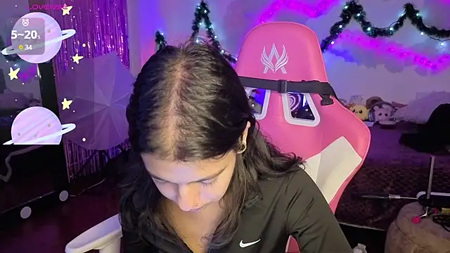 larah uwu online show from 01-07-26, 07:19