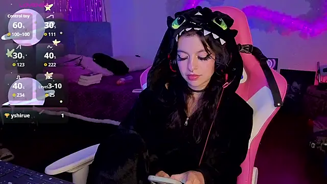 larah uwu online show from 04-06-26, 09:38