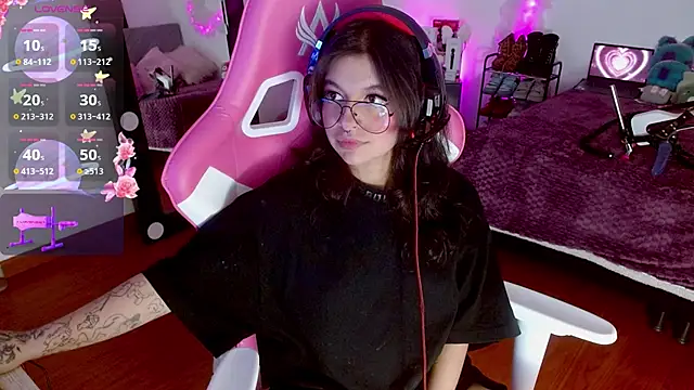 larah uwu online show from 09-29-25, 08:25