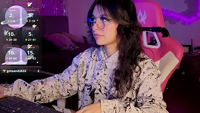 larah uwu online show from 03-05-26, 07:43