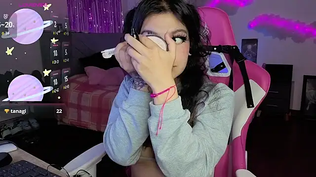 larah uwu online show from 05-07-26, 06:44