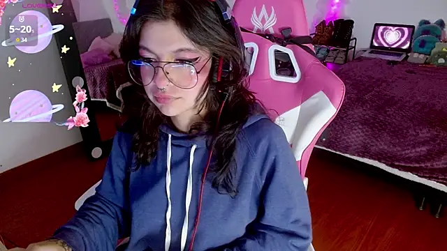 larah uwu online show from 09-30-25, 07:42