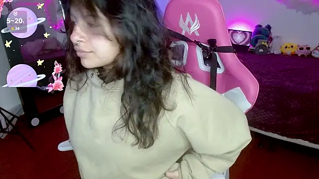 larah uwu online show from 10-05-25, 07:48