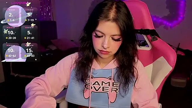 larah uwu online show from 03-28-26, 08:32