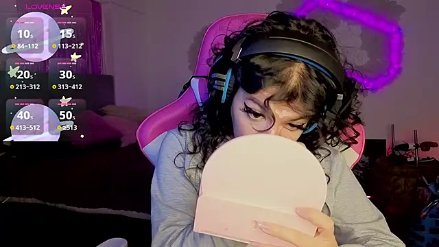 larah uwu online show from 05-21-26, 06:49